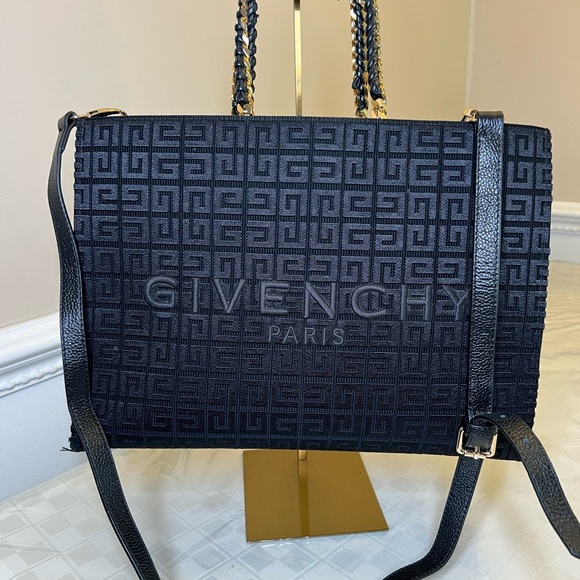 Givenchy Handbags - Givenchy black Crossbody/shoulder bag with Gold Chain